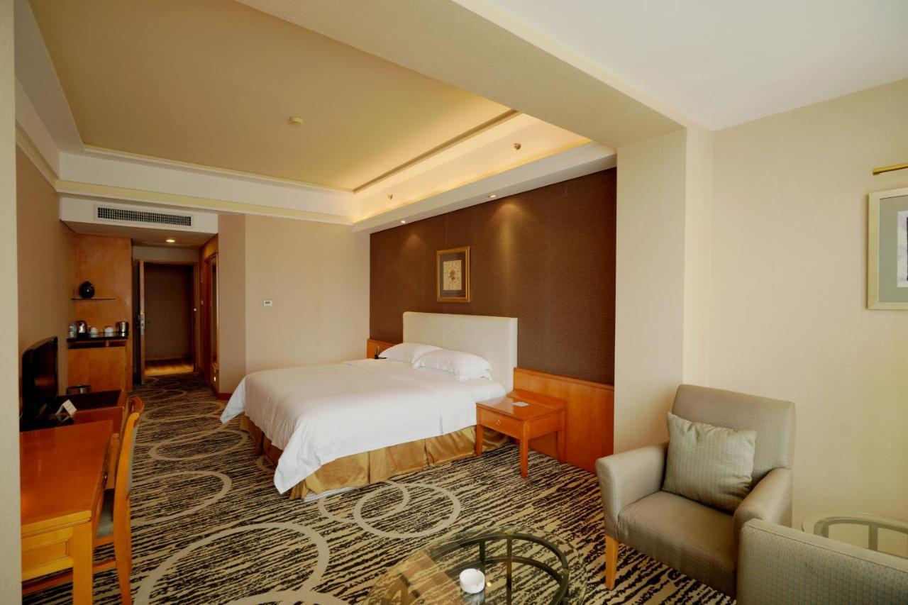 Guangzhou Baiyun Hotel Eksteriør billede A room at the hotel