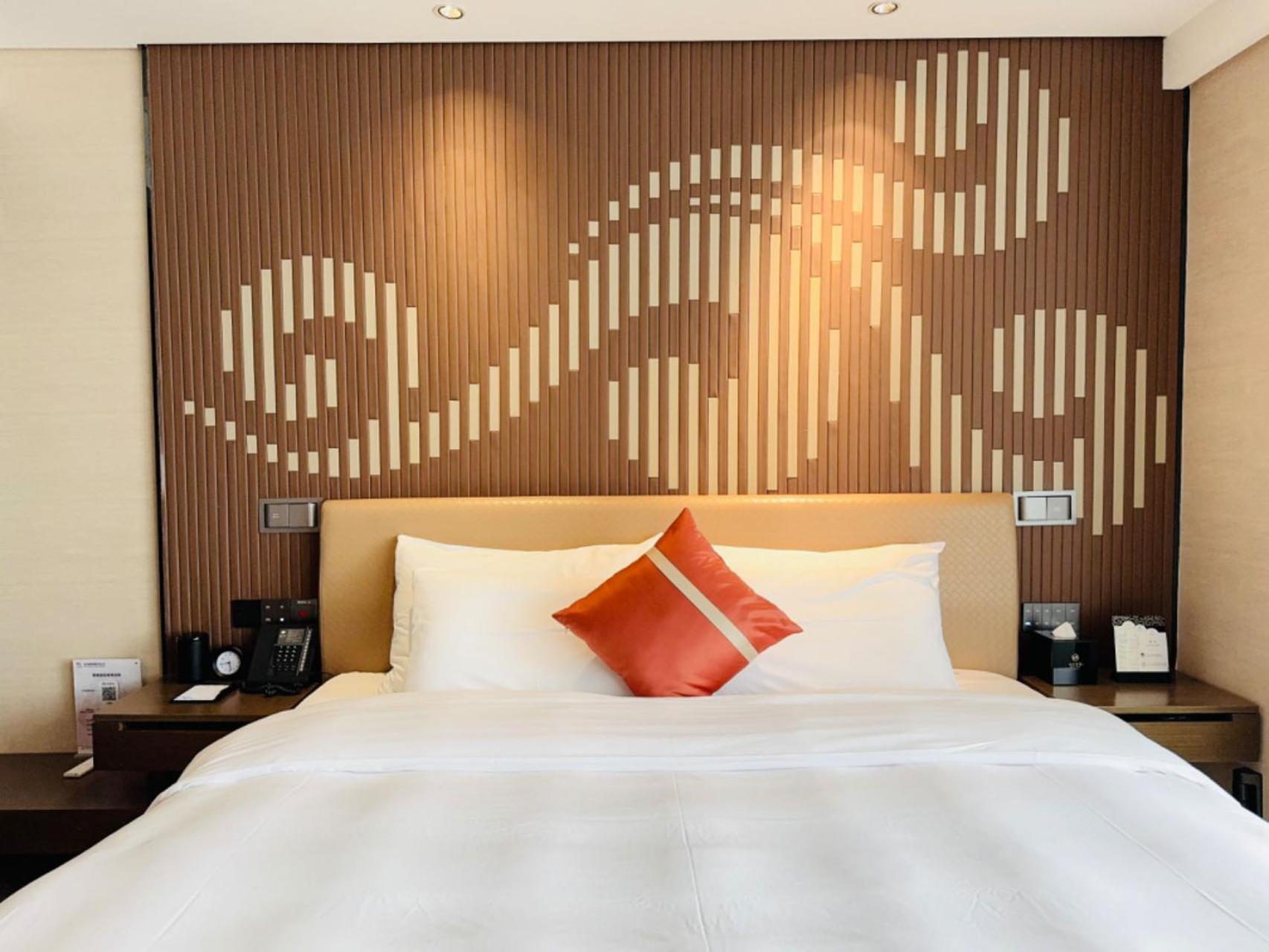Guangzhou Baiyun Hotel Eksteriør billede A bedroom at the hotel
