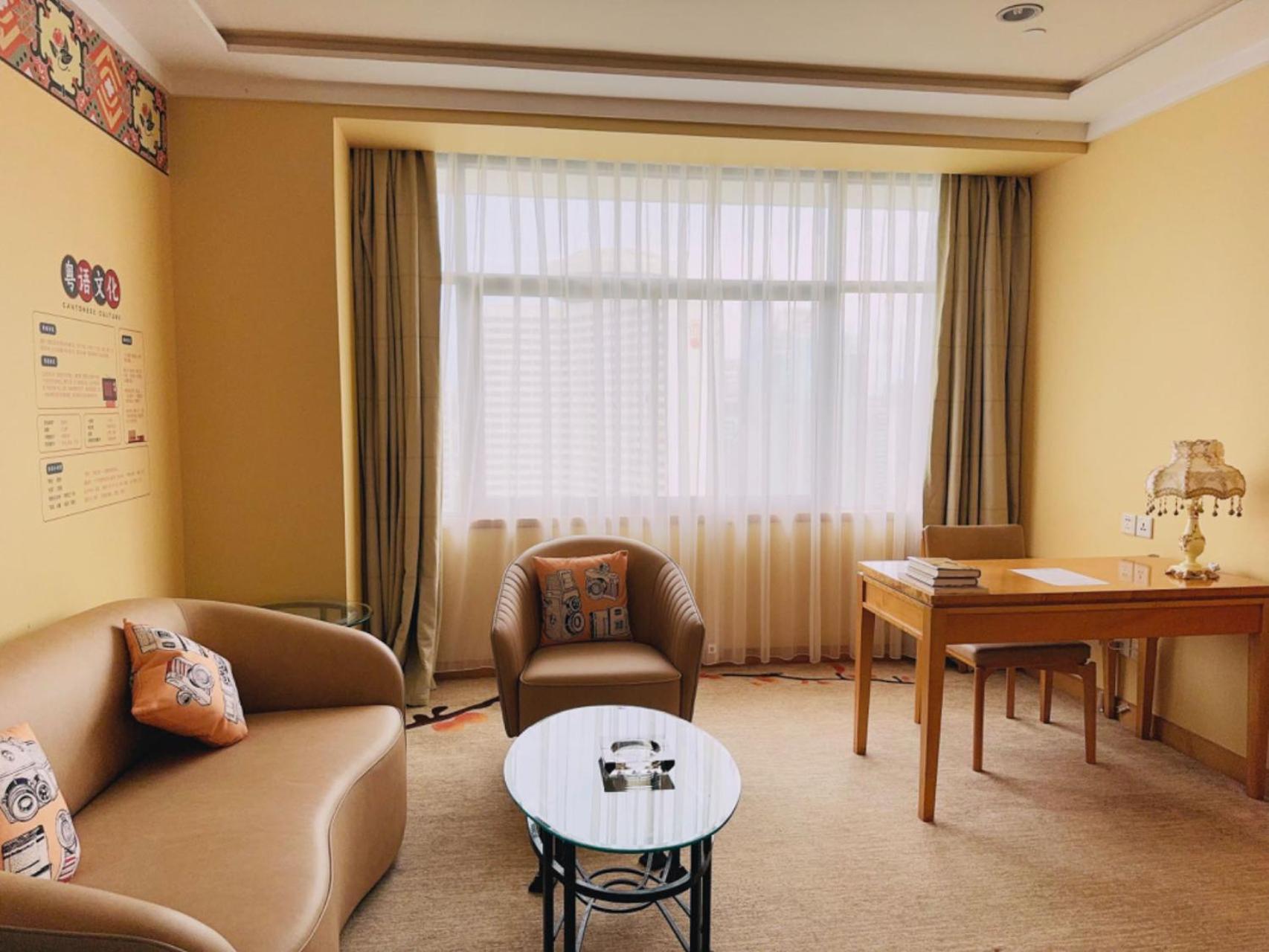 Guangzhou Baiyun Hotel Eksteriør billede A room at the hotel