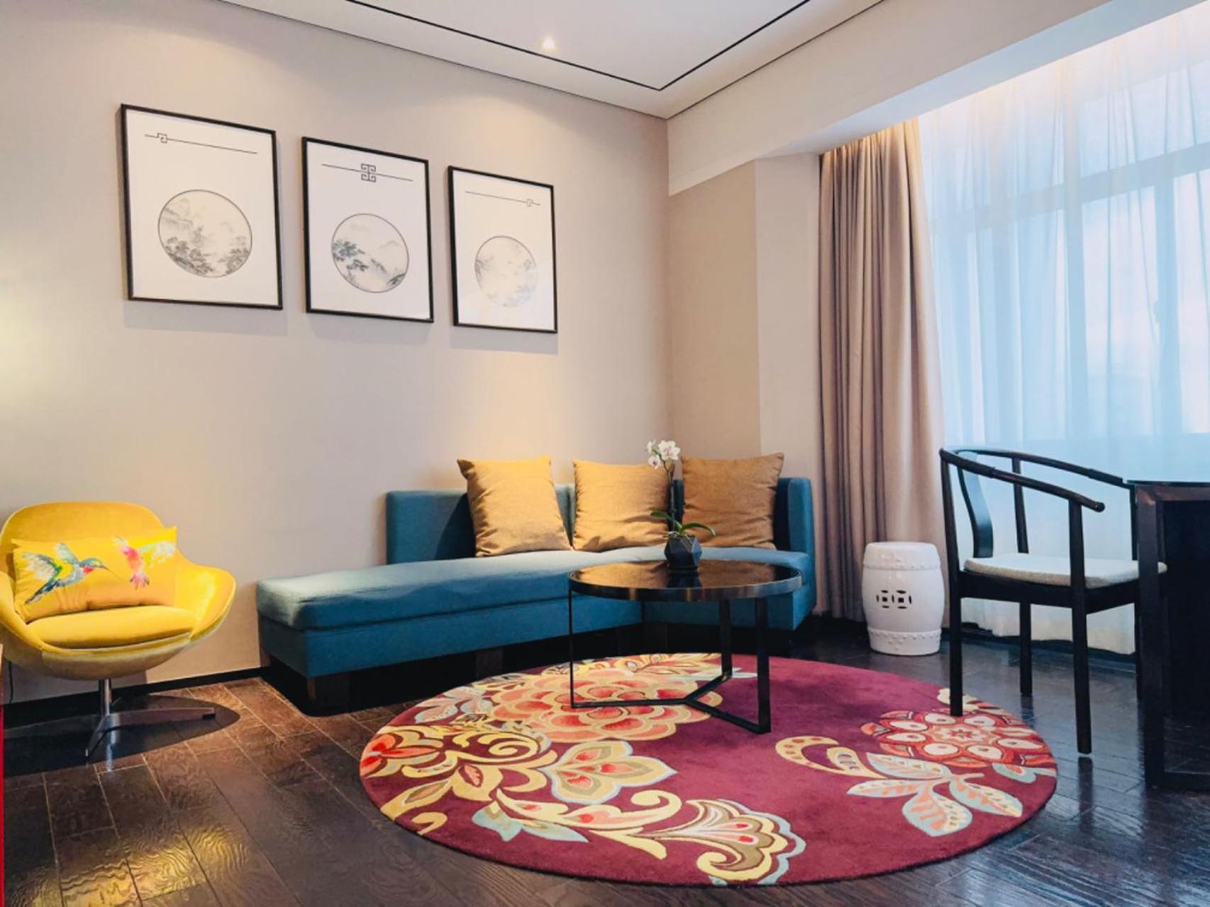 Guangzhou Baiyun Hotel Eksteriør billede A living room in a hotel