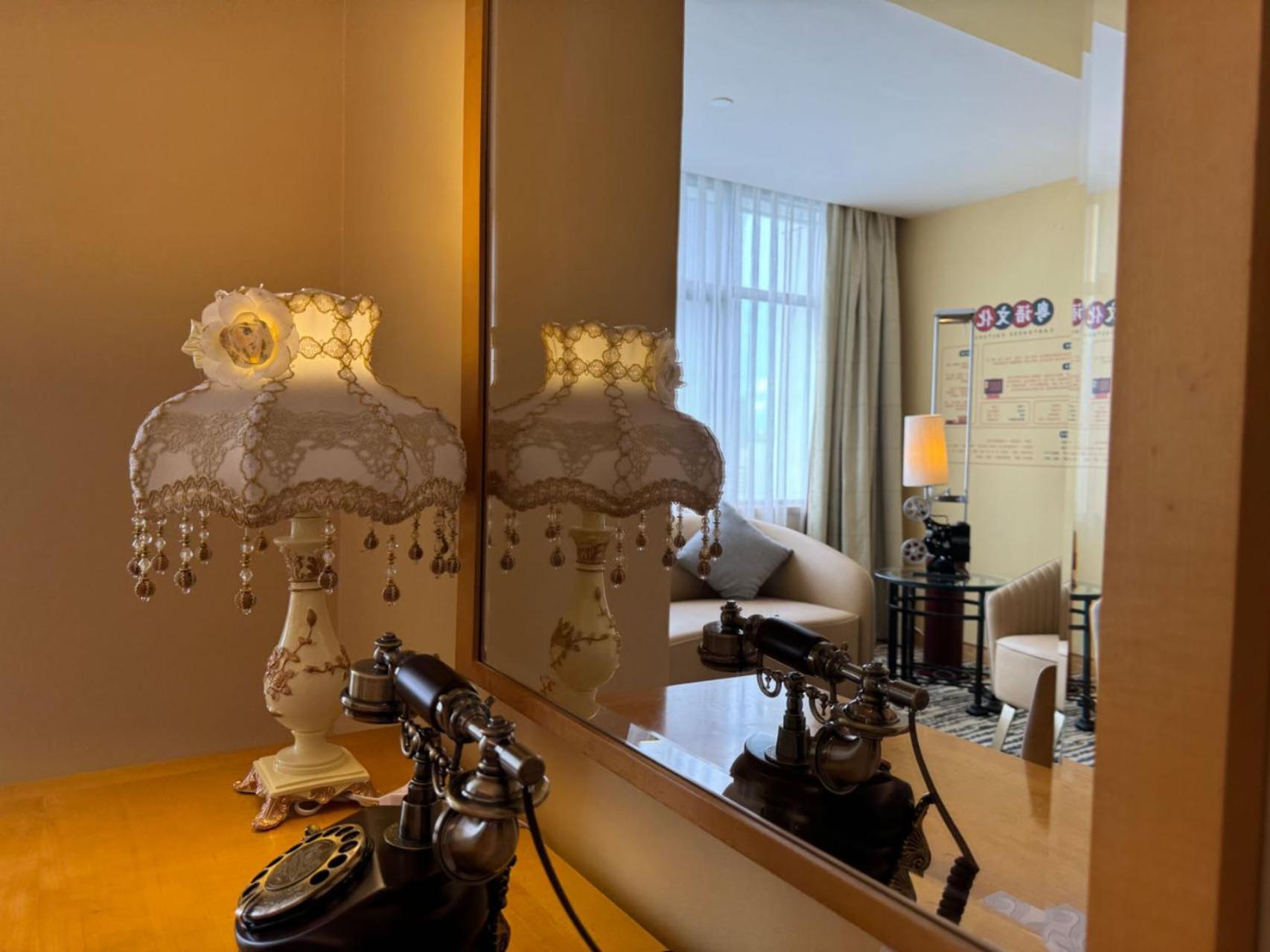 Guangzhou Baiyun Hotel Eksteriør billede A mirror