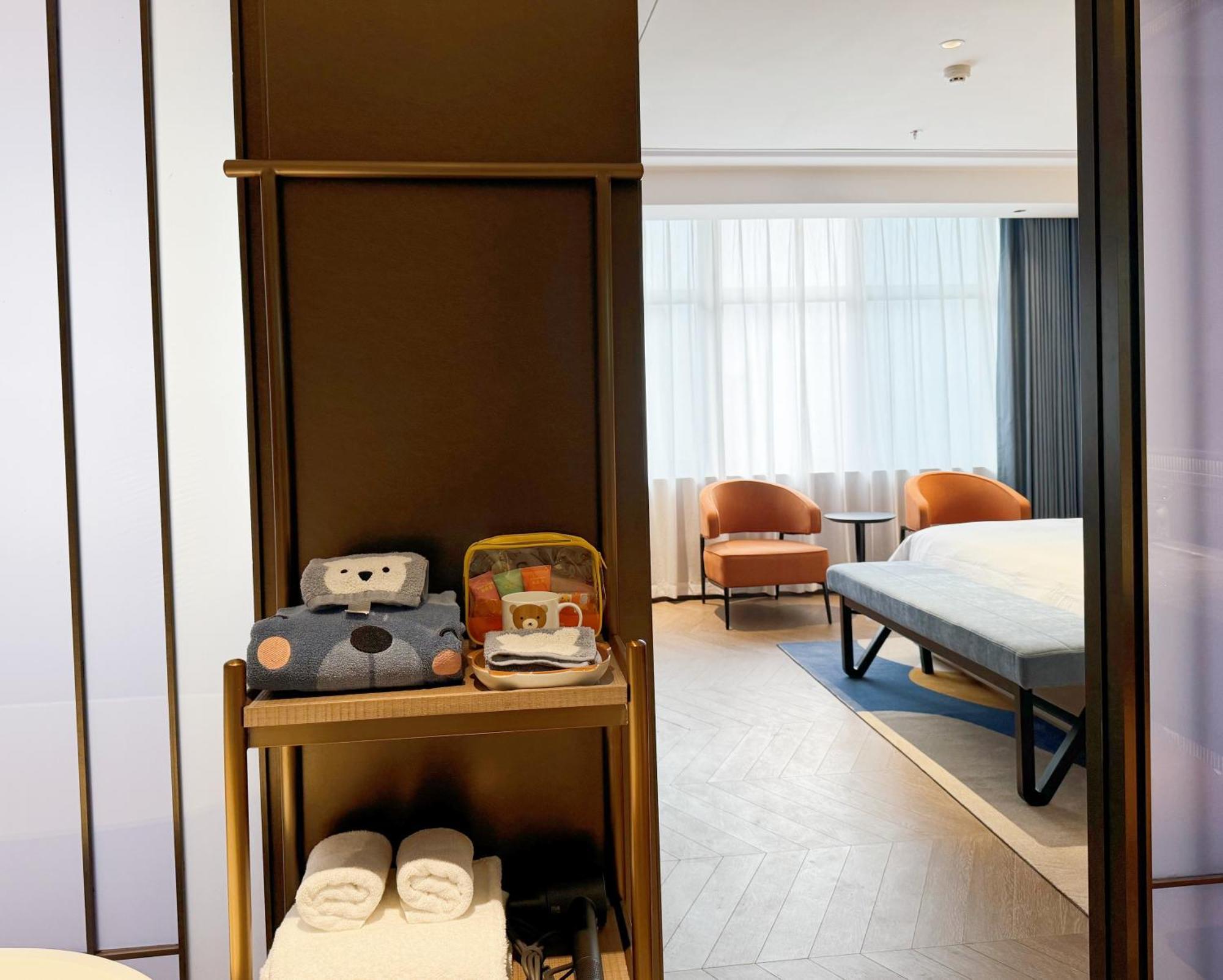 Guangzhou Baiyun Hotel Eksteriør billede A room at the hotel